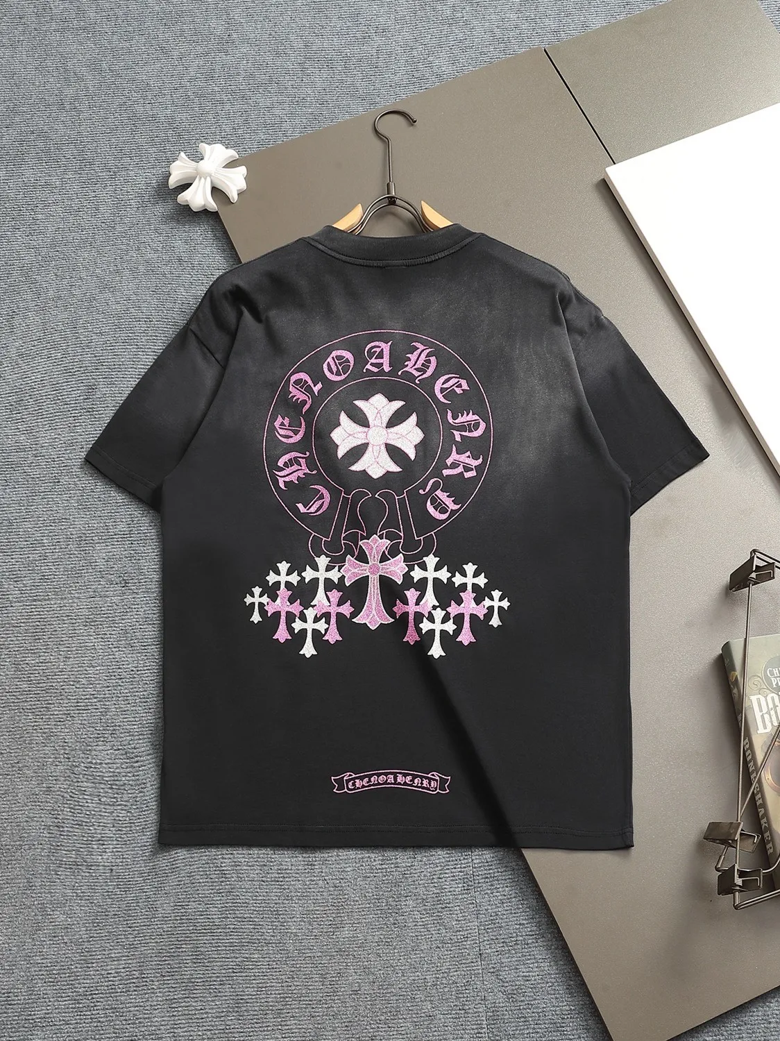 🅿️220 Chrome hearts ch Chrome hearts cross pink hot diamond short-sleeved t-shirt. Advanced tie-dye technology. Large version. Loose and stylish. Low version, slim and long version with upper body and raised hips. 100% commitment: top quality, not fast food. The highest version on the market. Top quality, 320 grams. 26 custom-dyed double yarn cotton, same style for men and women, complete with three standards. Color: Six colors available, available to the public. Size: XS-L. Size chart: